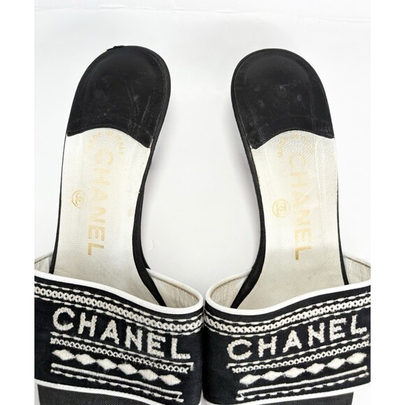 Chanel Kitten Heels Black Canvas w/ White Embroidery Vintage Y2K Sz EU 35.5 - Picture 8 of 14